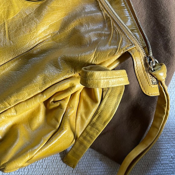 Authentic Gucci Hysteria Mustard Calfskin Clutch - Picture 6 of 12